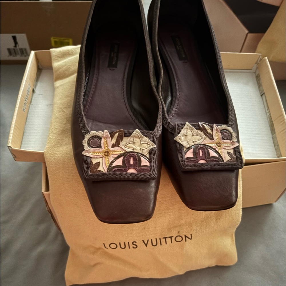 Louis Vuitton Brown Flats with Monogram Design